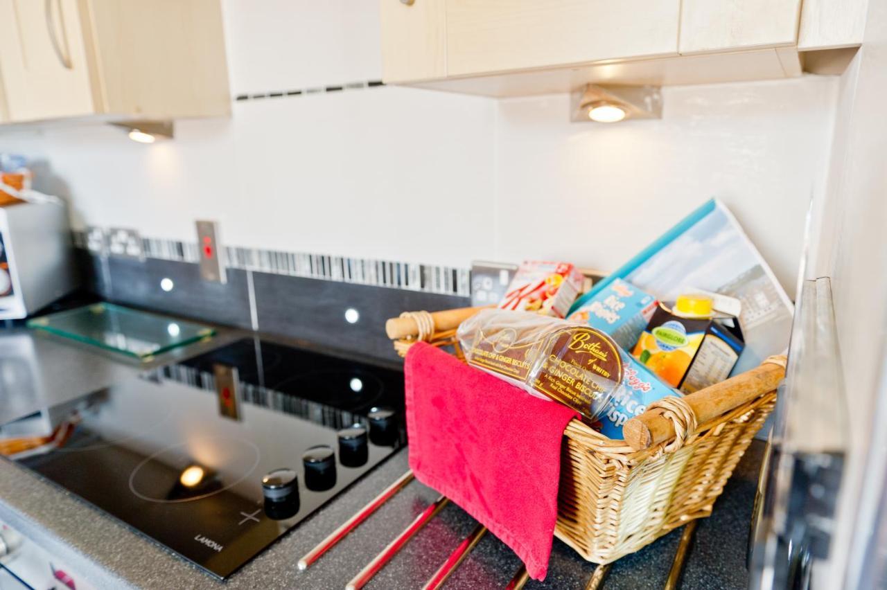 Watermark Apartments Уитби Номер фото