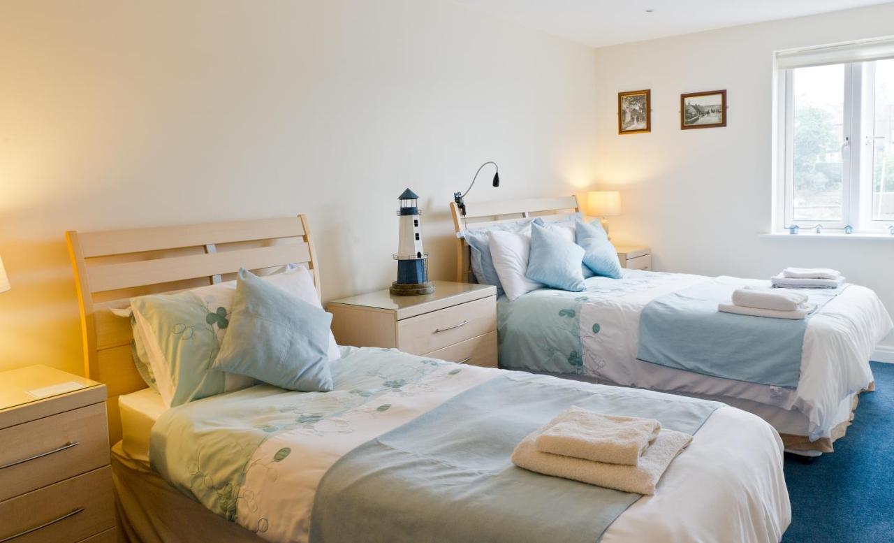 Watermark Apartments Уитби Номер фото