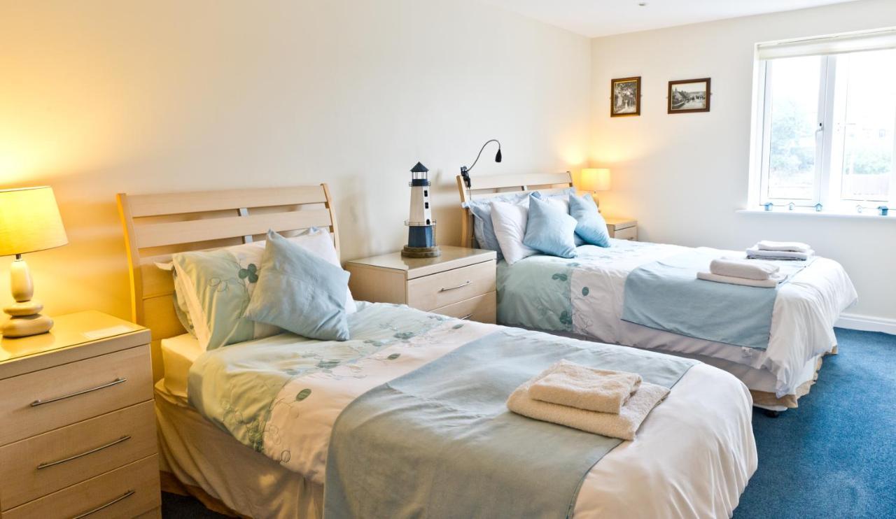 Watermark Apartments Уитби Номер фото