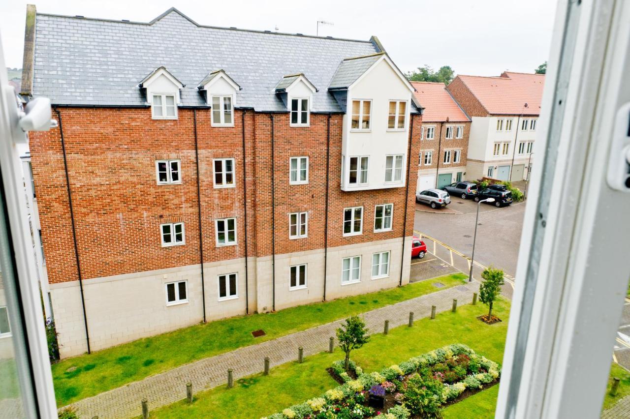 Watermark Apartments Уитби Номер фото