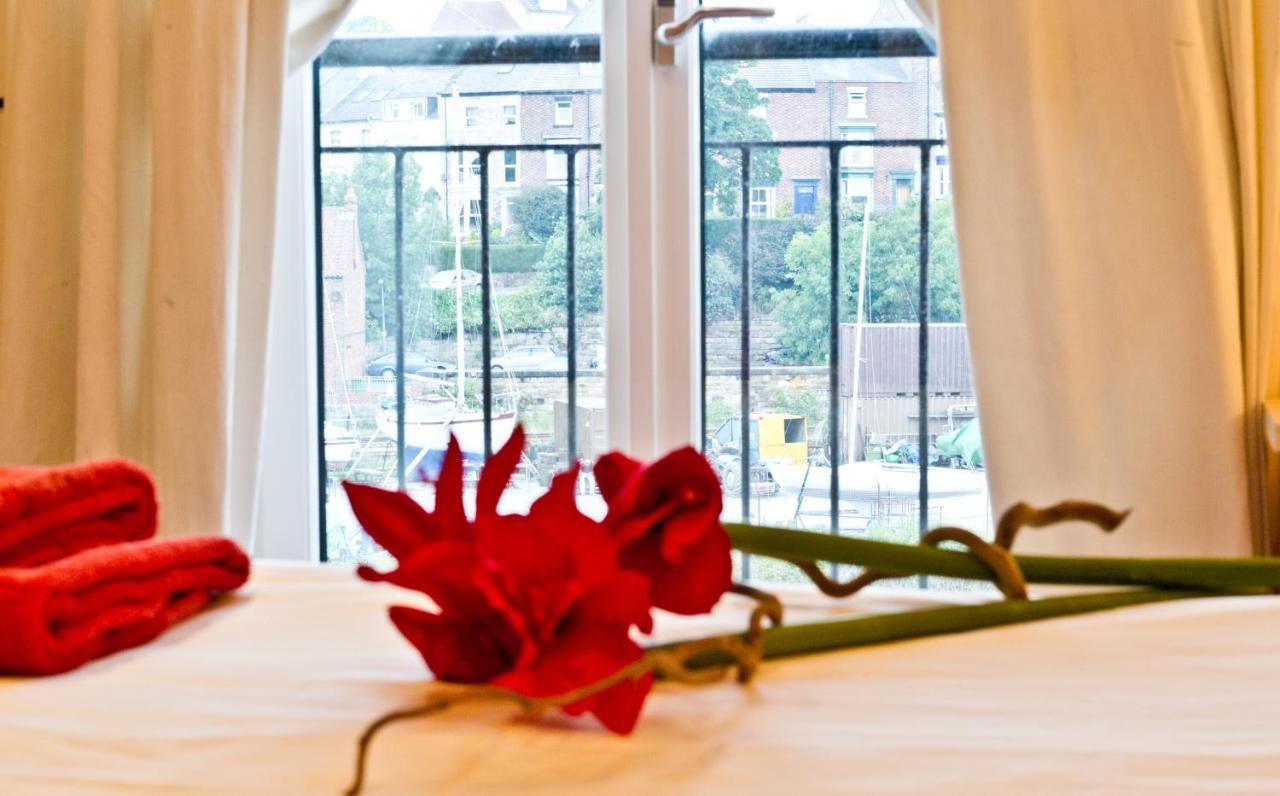 Watermark Apartments Уитби Номер фото