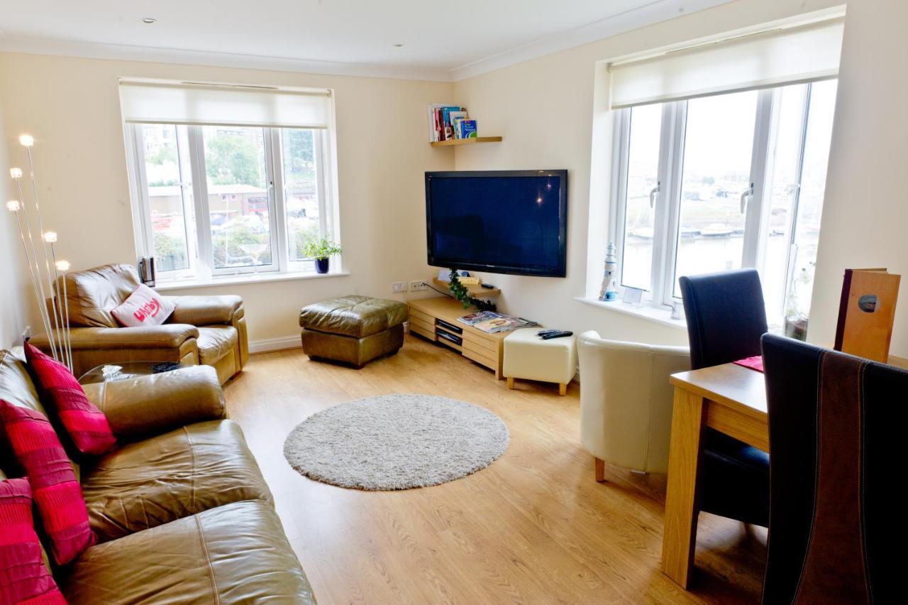 Watermark Apartments Уитби Номер фото