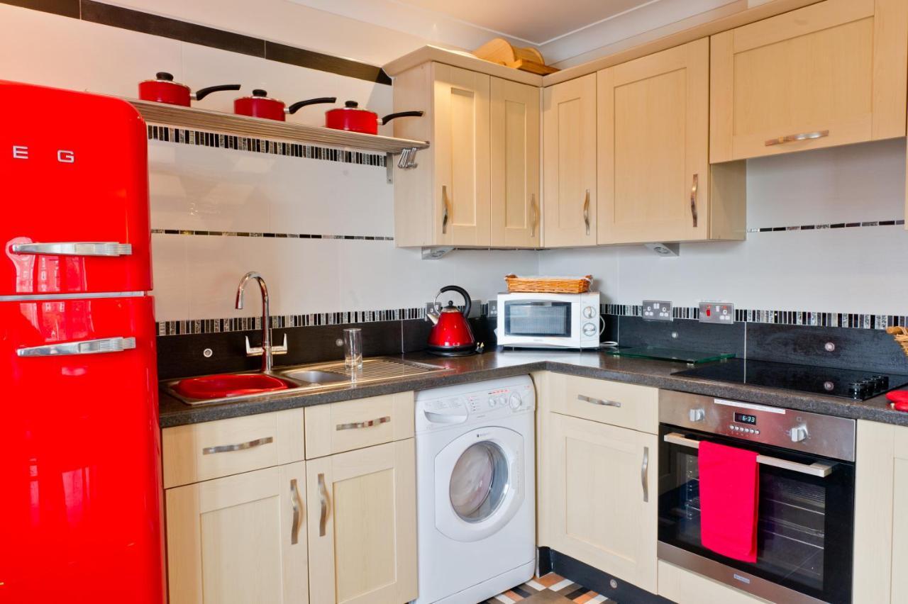 Watermark Apartments Уитби Номер фото