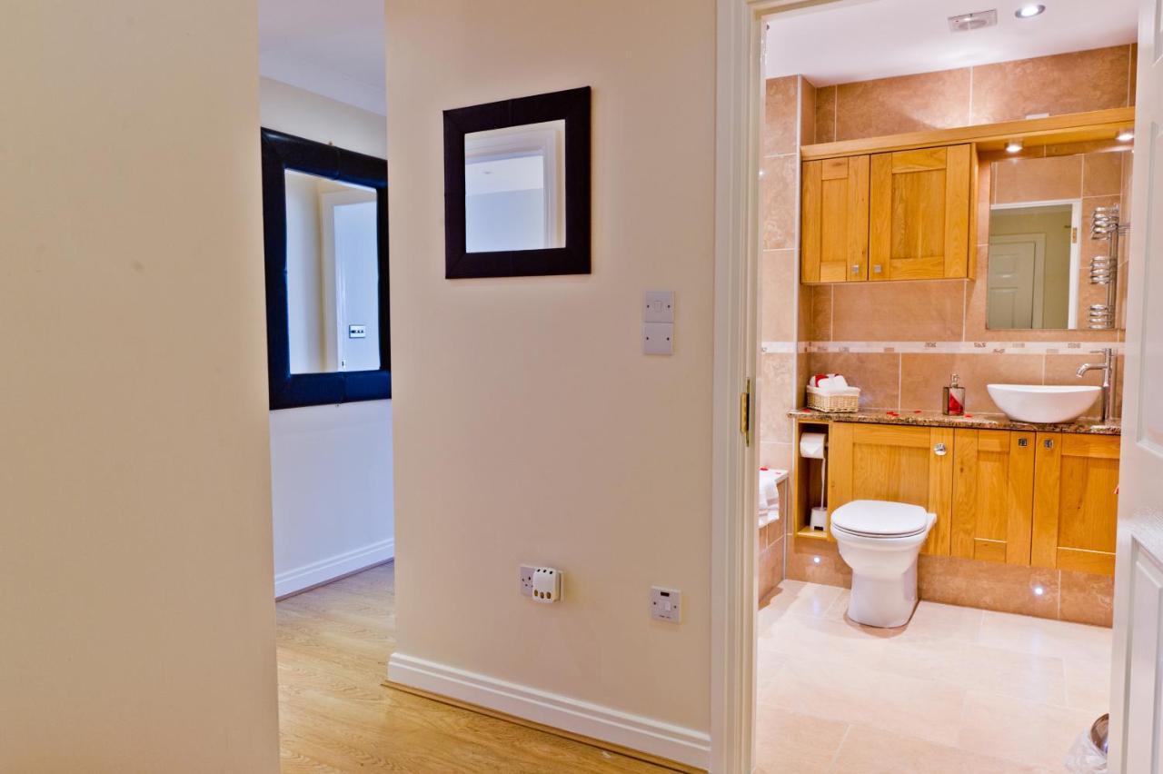 Watermark Apartments Уитби Номер фото
